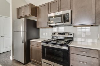 Stainless Steel Package at 24 at Bloomfield, Bloomfield Township, MI, 48302